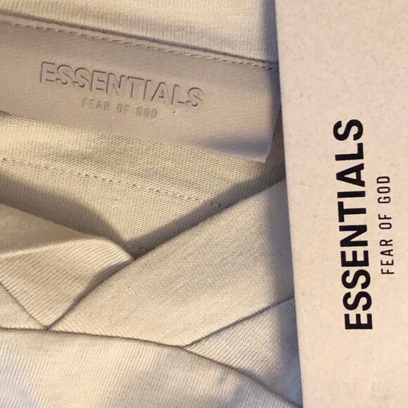 NWT FEAR OF GOD ESSENTIALS Short Sleeve 77 Football T-Shirt Wheat M - Picture 5 of 6